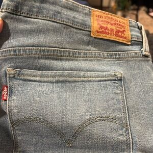 Levi’s 311 Shaping Skinny sz 22 jeans